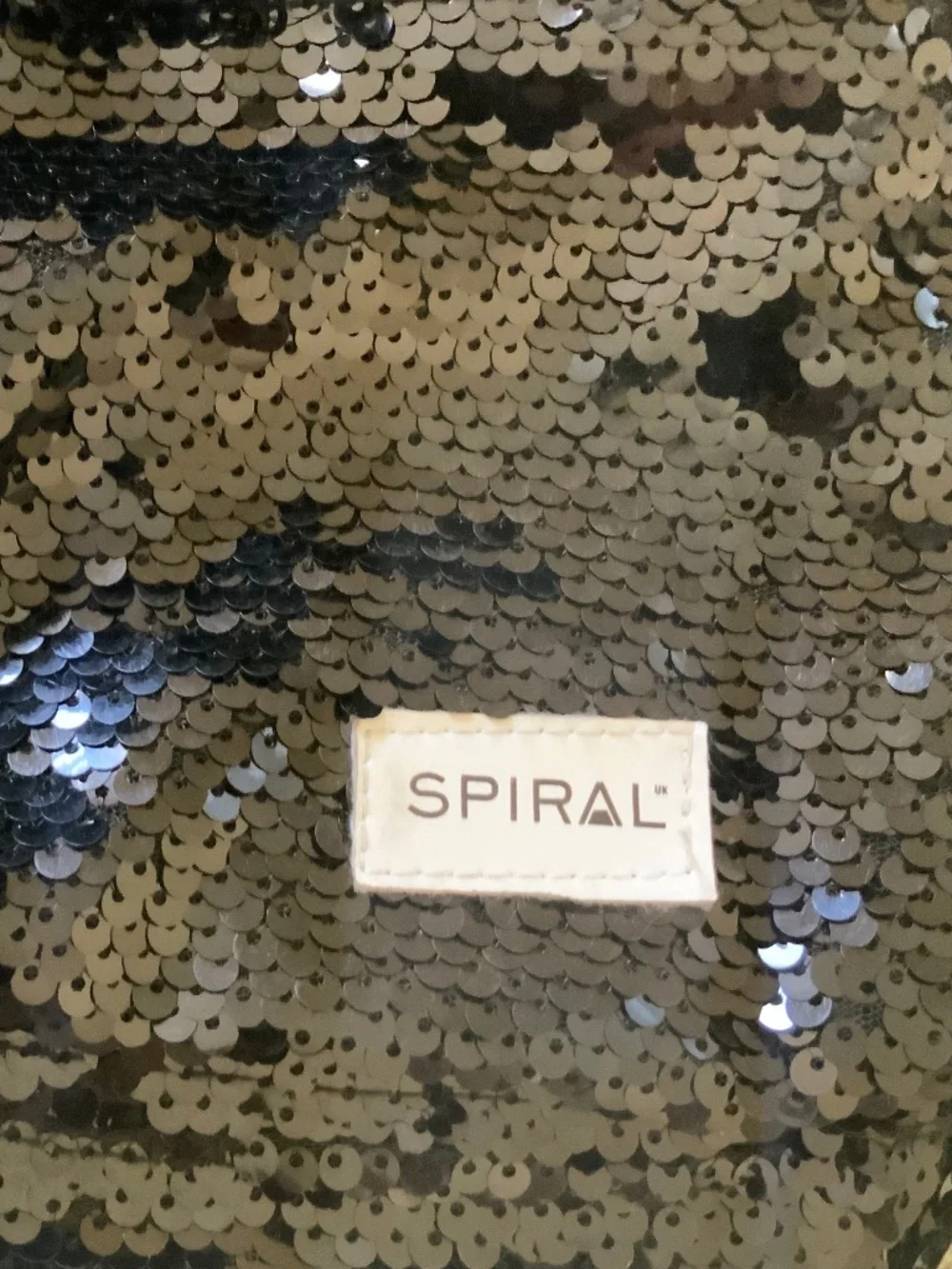 Spiral (UK) color black